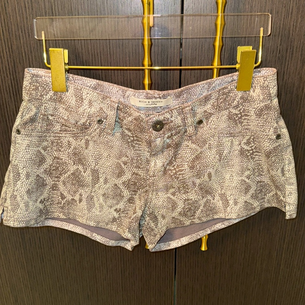 RICH & SKINNY…. It’s a feeling Printed Shorts
